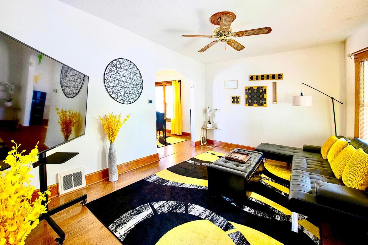The Amber Retreat - Brooklyn Centre Comfort - Charming Space For Families, Couples & Business Travelers Near Downtown - With 300Mb Wifi, Parking & Self Check-In Cleveland Eksteriør bilde