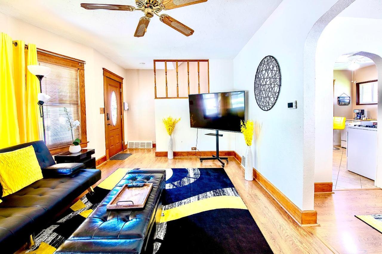 The Amber Retreat - Brooklyn Centre Comfort - Charming Space For Families, Couples & Business Travelers Near Downtown - With 300Mb Wifi, Parking & Self Check-In Cleveland Eksteriør bilde