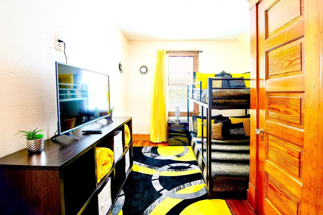 The Amber Retreat - Brooklyn Centre Comfort - Charming Space For Families, Couples & Business Travelers Near Downtown - With 300Mb Wifi, Parking & Self Check-In Cleveland Eksteriør bilde