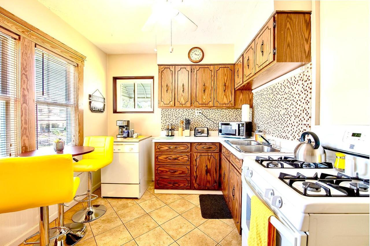 The Amber Retreat - Brooklyn Centre Comfort - Charming Space For Families, Couples & Business Travelers Near Downtown - With 300Mb Wifi, Parking & Self Check-In Cleveland Eksteriør bilde