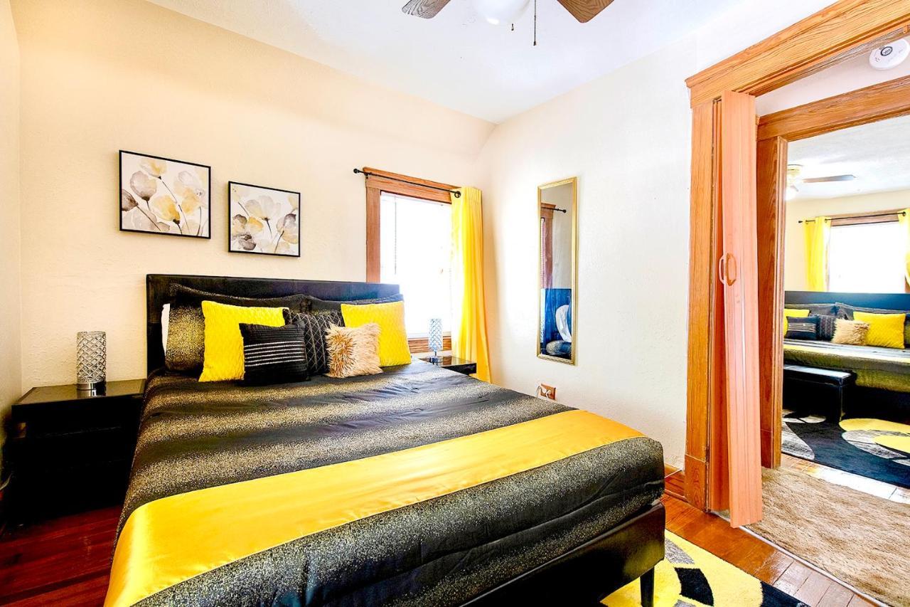 The Amber Retreat - Brooklyn Centre Comfort - Charming Space For Families, Couples & Business Travelers Near Downtown - With 300Mb Wifi, Parking & Self Check-In Cleveland Eksteriør bilde