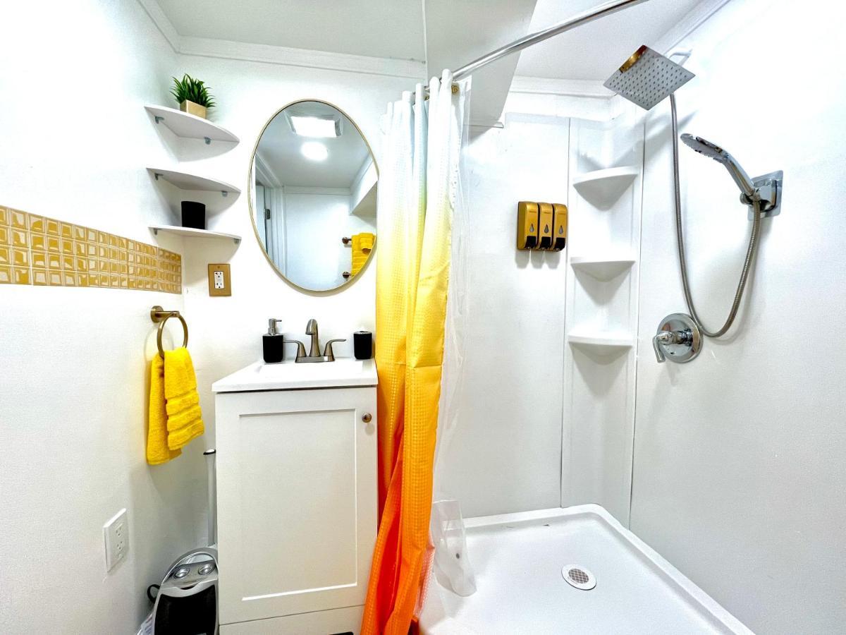 The Amber Retreat - Brooklyn Centre Comfort - Charming Space For Families, Couples & Business Travelers Near Downtown - With 300Mb Wifi, Parking & Self Check-In Cleveland Eksteriør bilde
